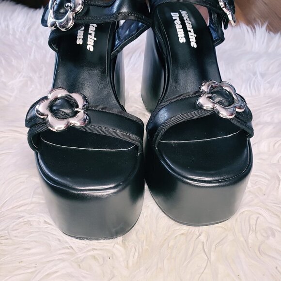 BLACK FLOWER STRAP PLATFORM SANDALS - Picture 4 of 6